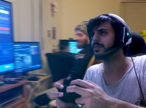 1199px-Gamer_playing_on_a_videogame_console_with_friends_2020